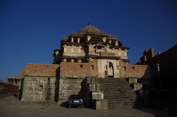 2014-03-13 Inde Fort Kumbalgarh Temple Vedi
